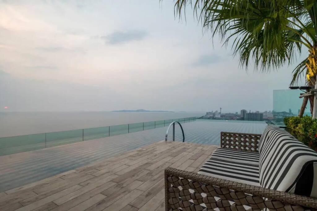 The Riviera Jomtien Apartment Exterior photo